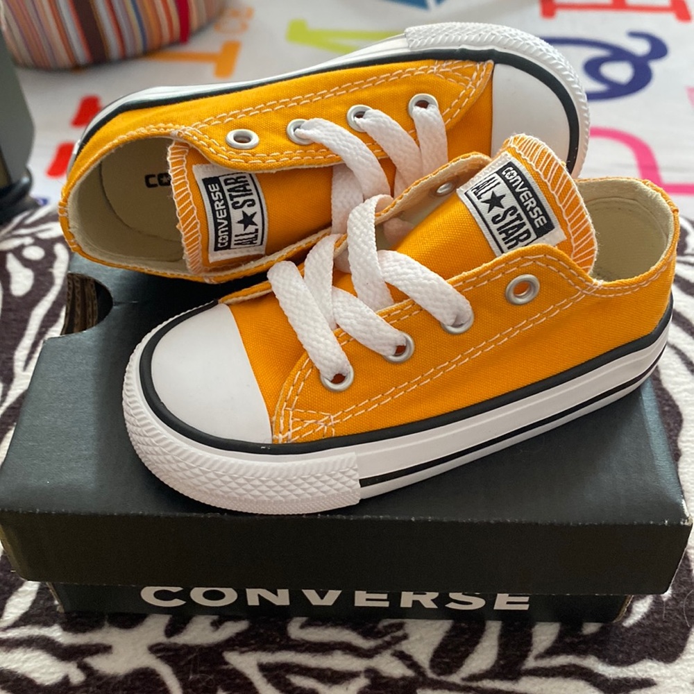 BRAND NEW, NEVER WORN Converse Infant Size 6 shoes.